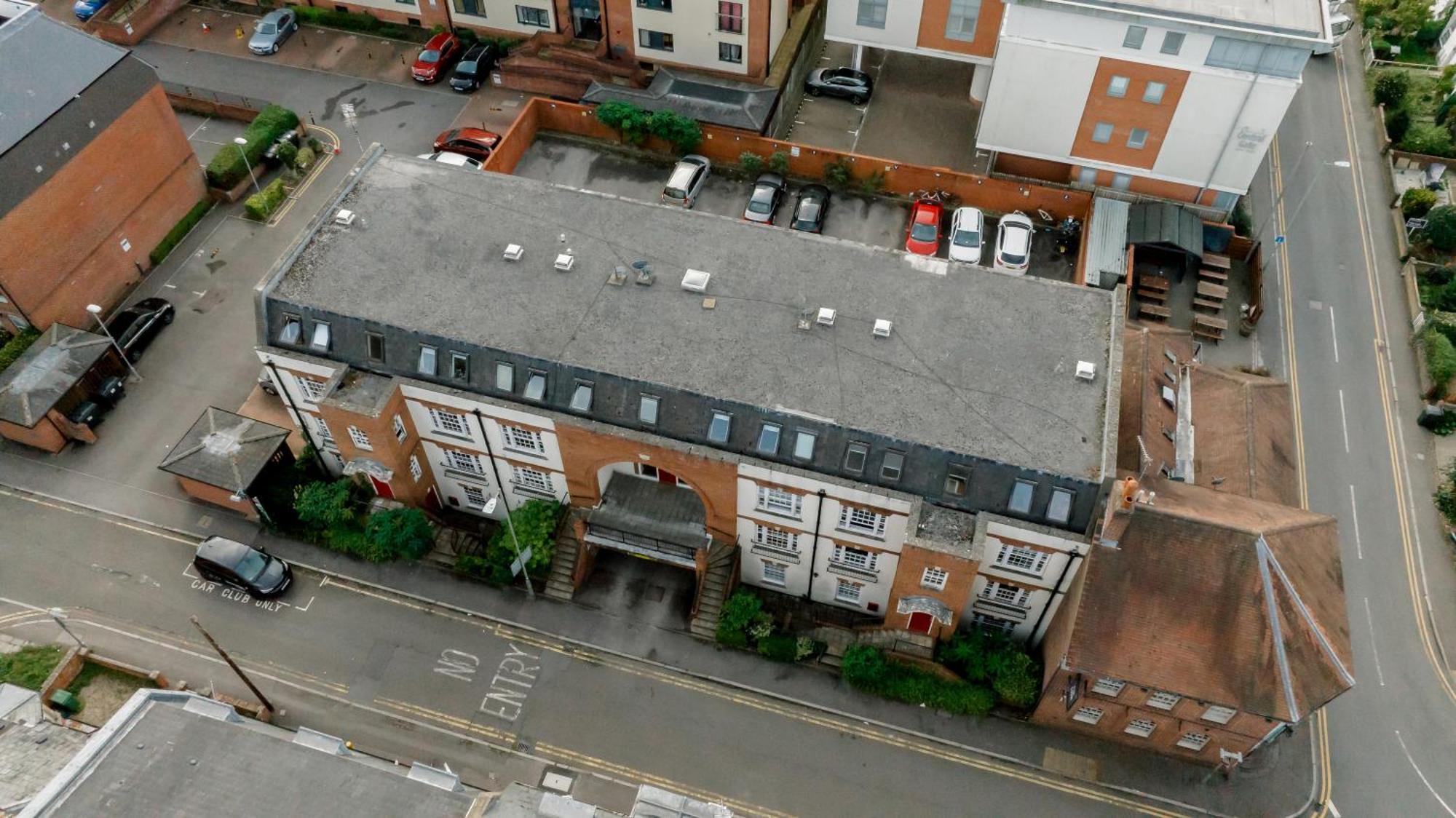Starhost Residences - Central 3 Bed Apartment At Regents Court, Newbury Newbury  Esterno foto
