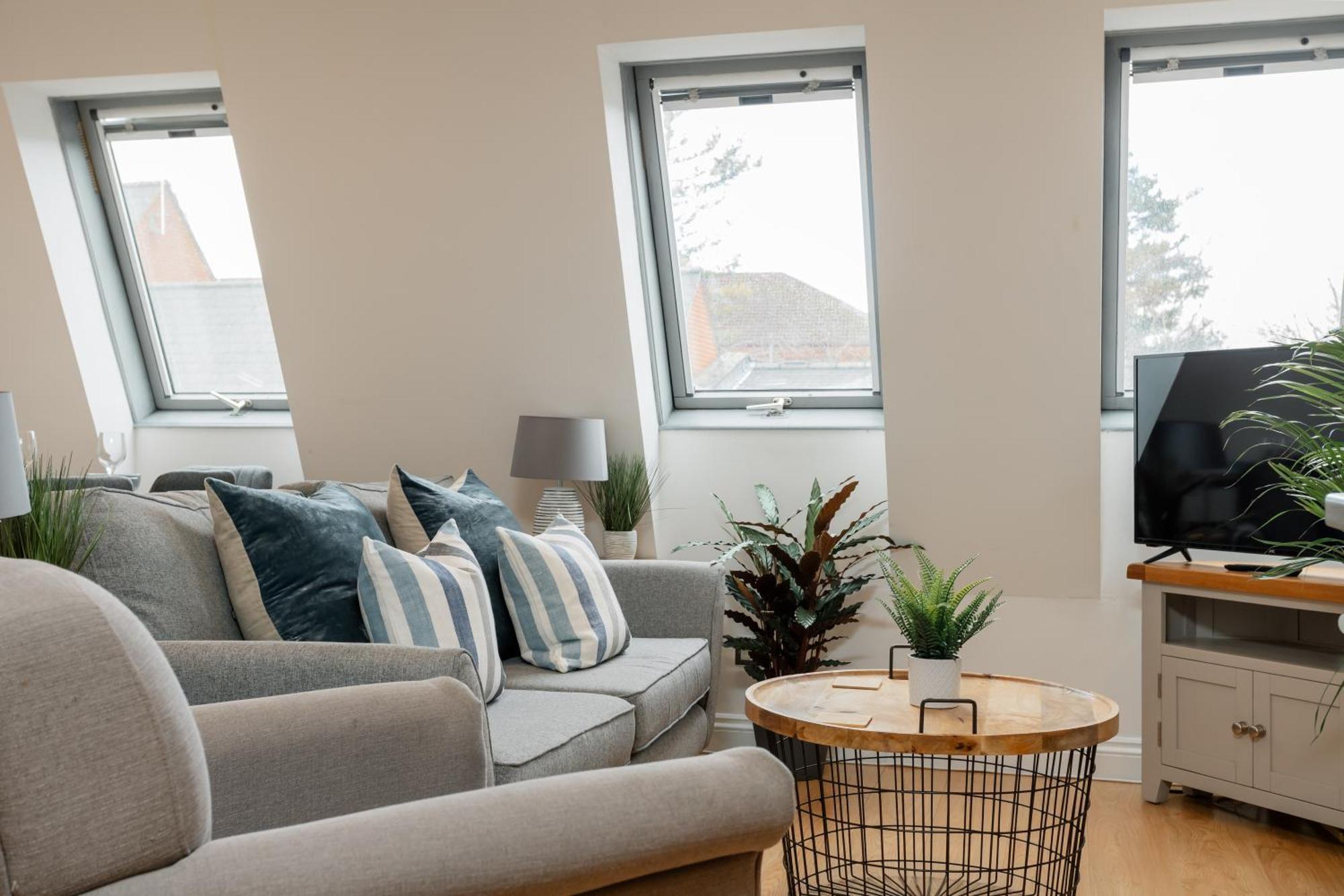 Starhost Residences - Central 3 Bed Apartment At Regents Court, Newbury Newbury  Esterno foto