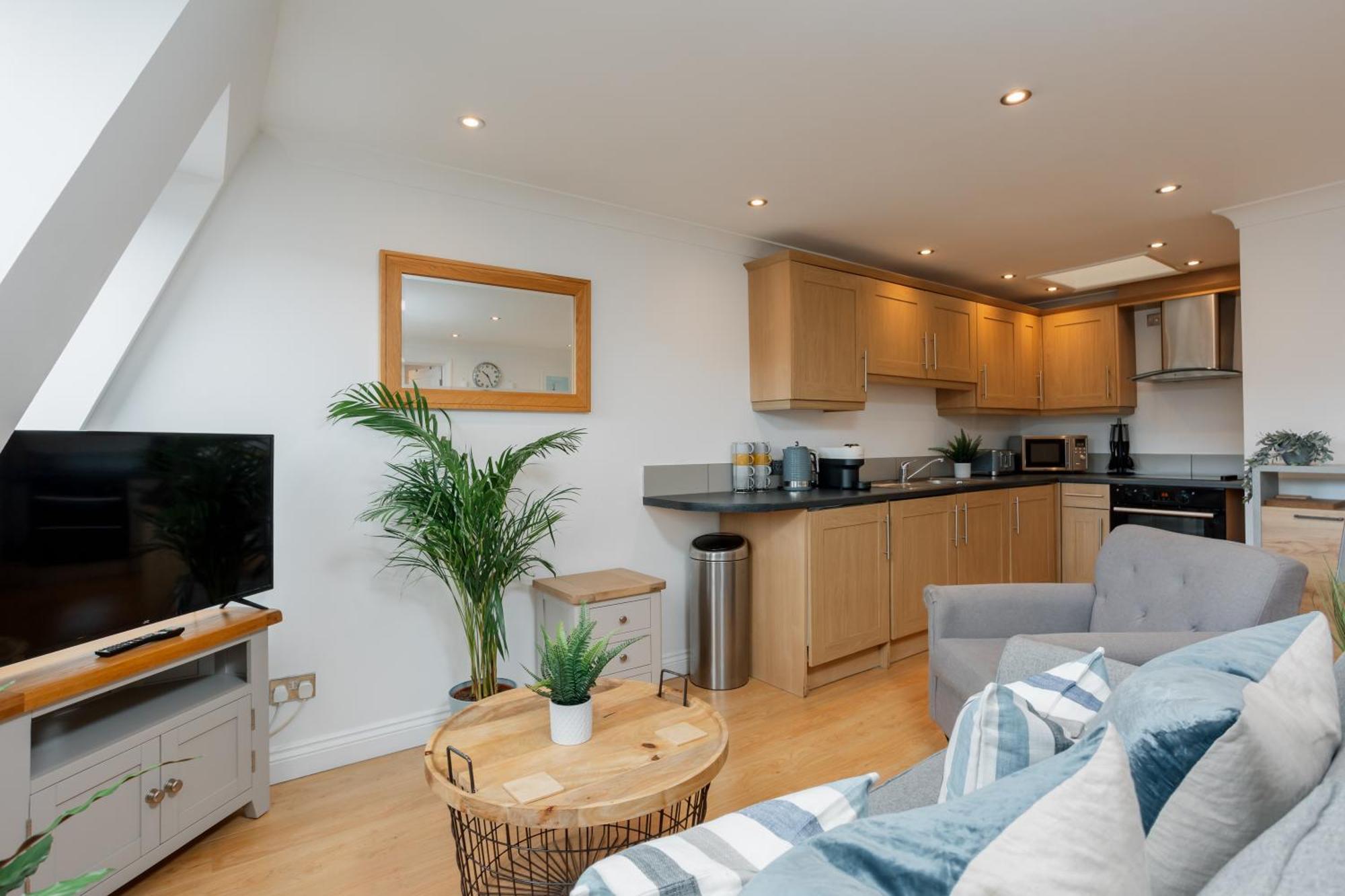 Starhost Residences - Central 3 Bed Apartment At Regents Court, Newbury Newbury  Esterno foto