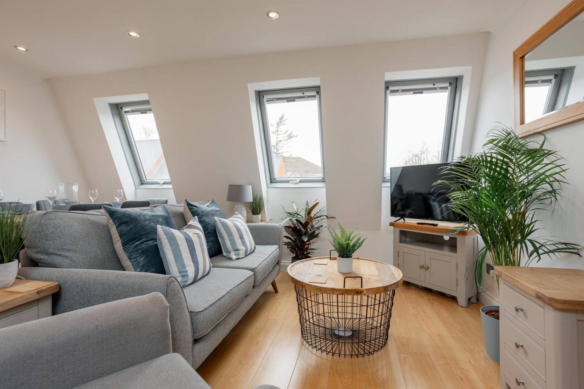 Starhost Residences - Central 3 Bed Apartment At Regents Court, Newbury Newbury  Esterno foto