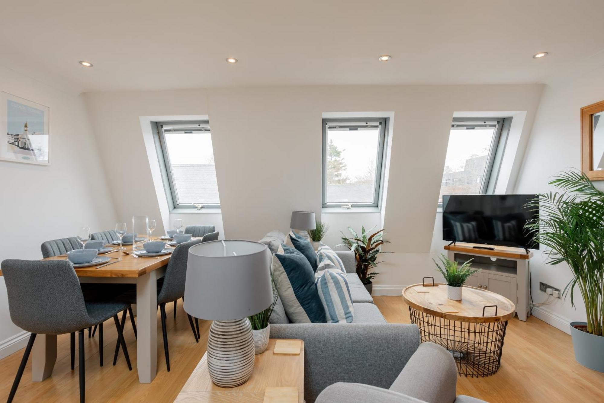 Starhost Residences - Central 3 Bed Apartment At Regents Court, Newbury Newbury  Esterno foto