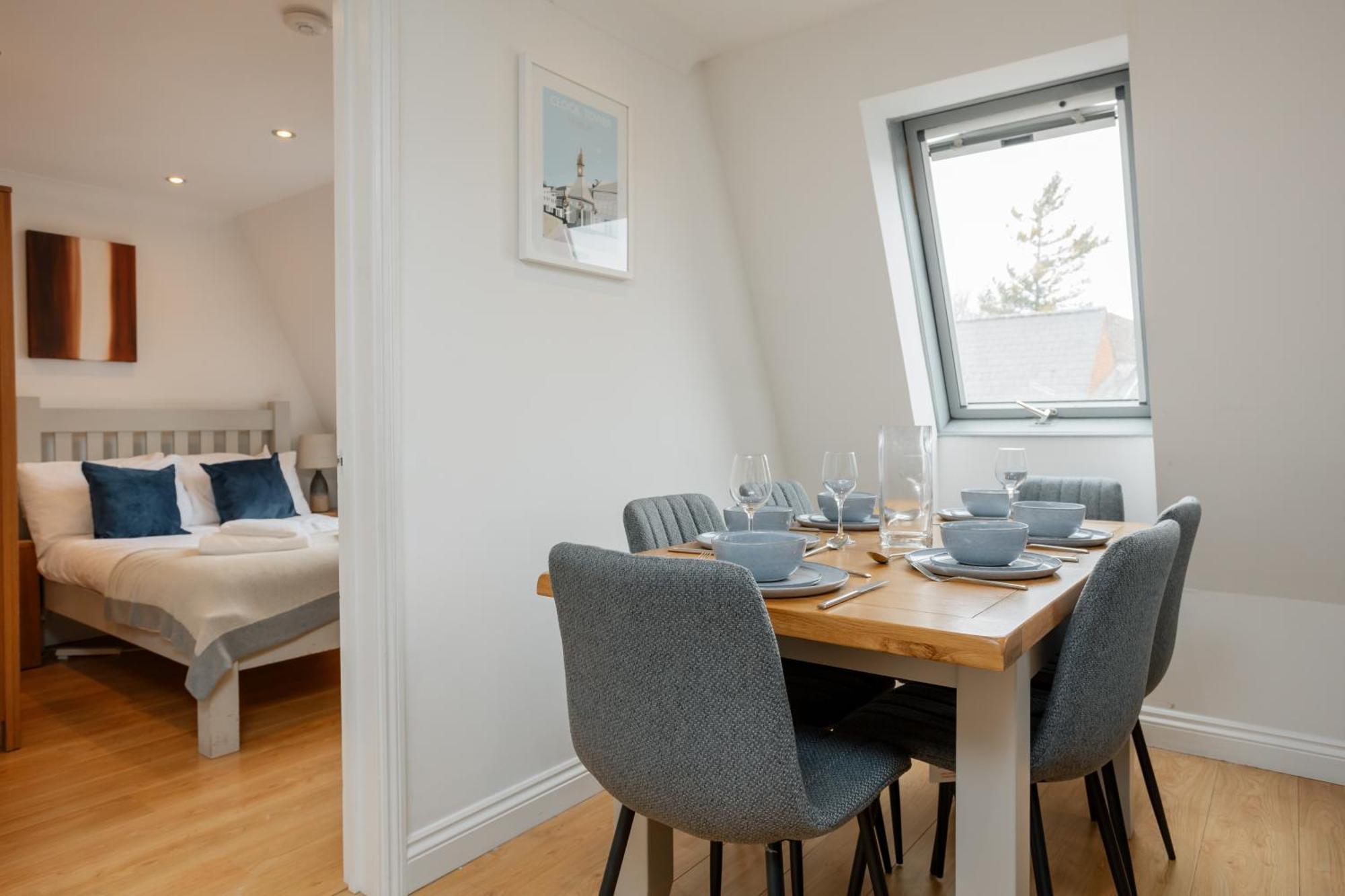 Starhost Residences - Central 3 Bed Apartment At Regents Court, Newbury Newbury  Esterno foto